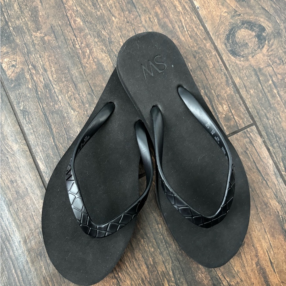 Stuart Wietzman Black Flip Flops with Textured Straps